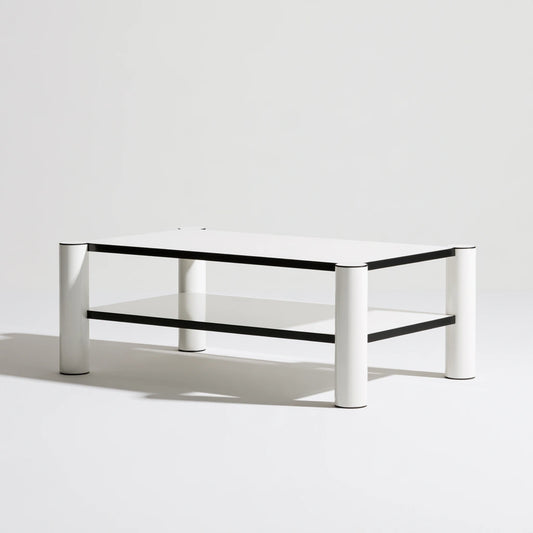 Table basse aux lignes épurées à deux niveaux, coloris noir et blanc